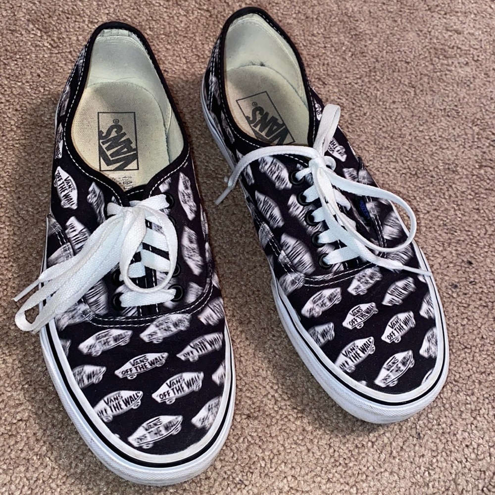 BLURRY VANS SHOES 9